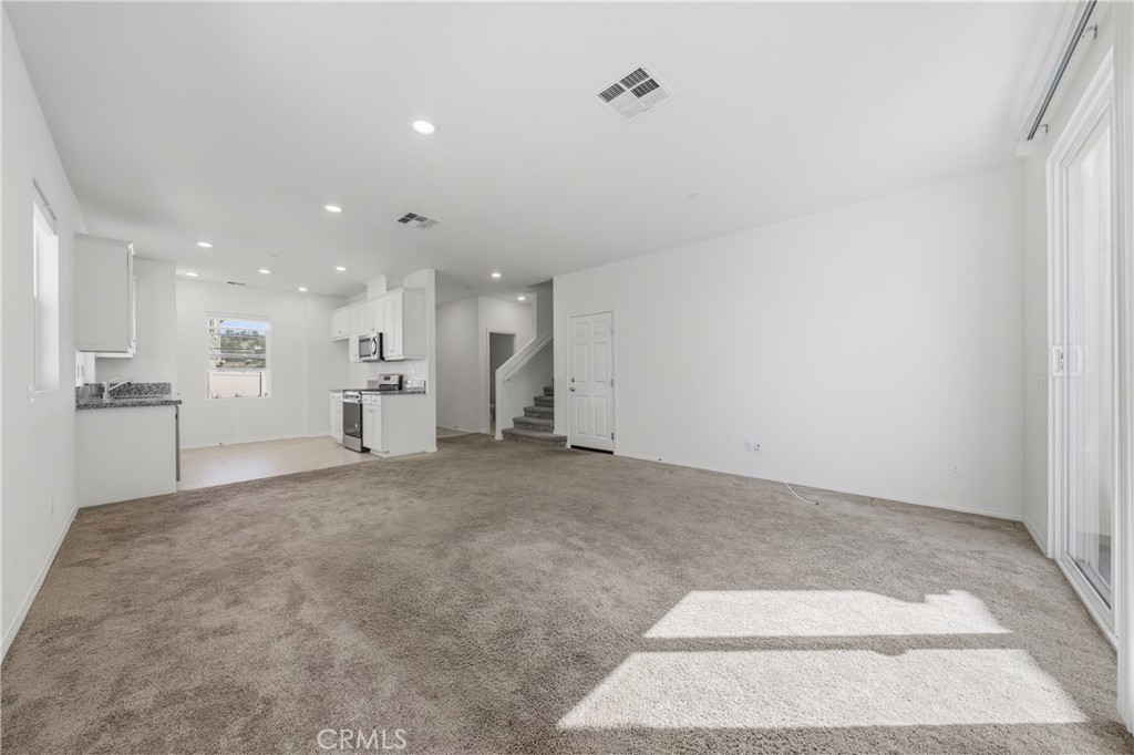 17016 Zion Property Photo 6