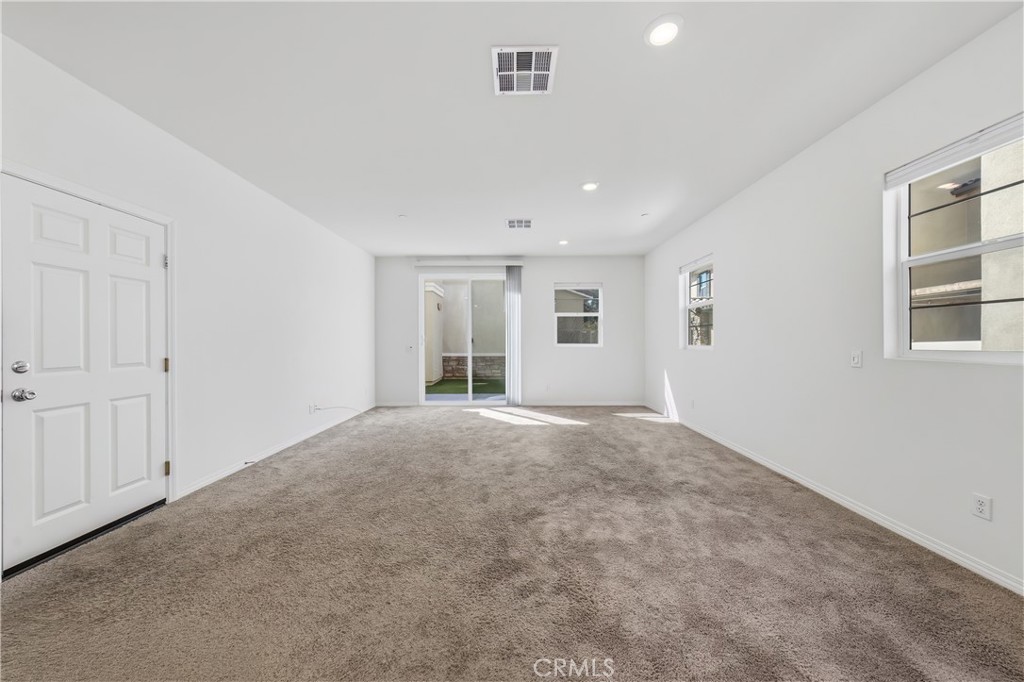 17016 Zion Property Photo 7