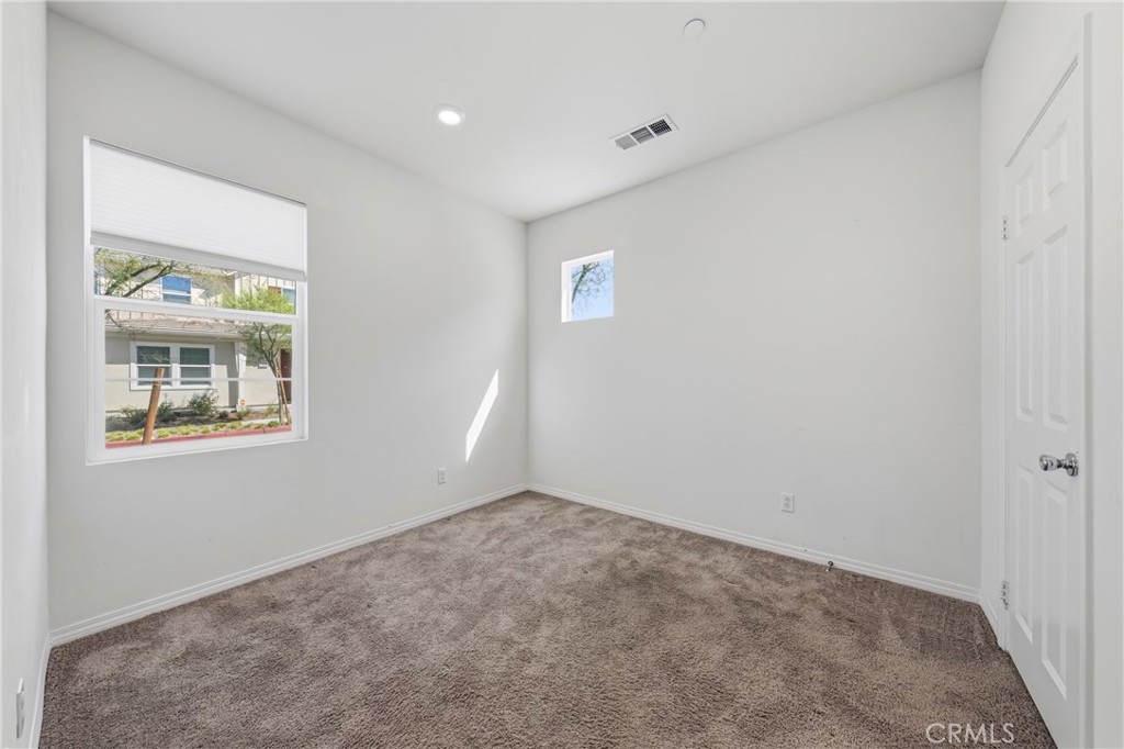 17016 Zion Property Photo 8