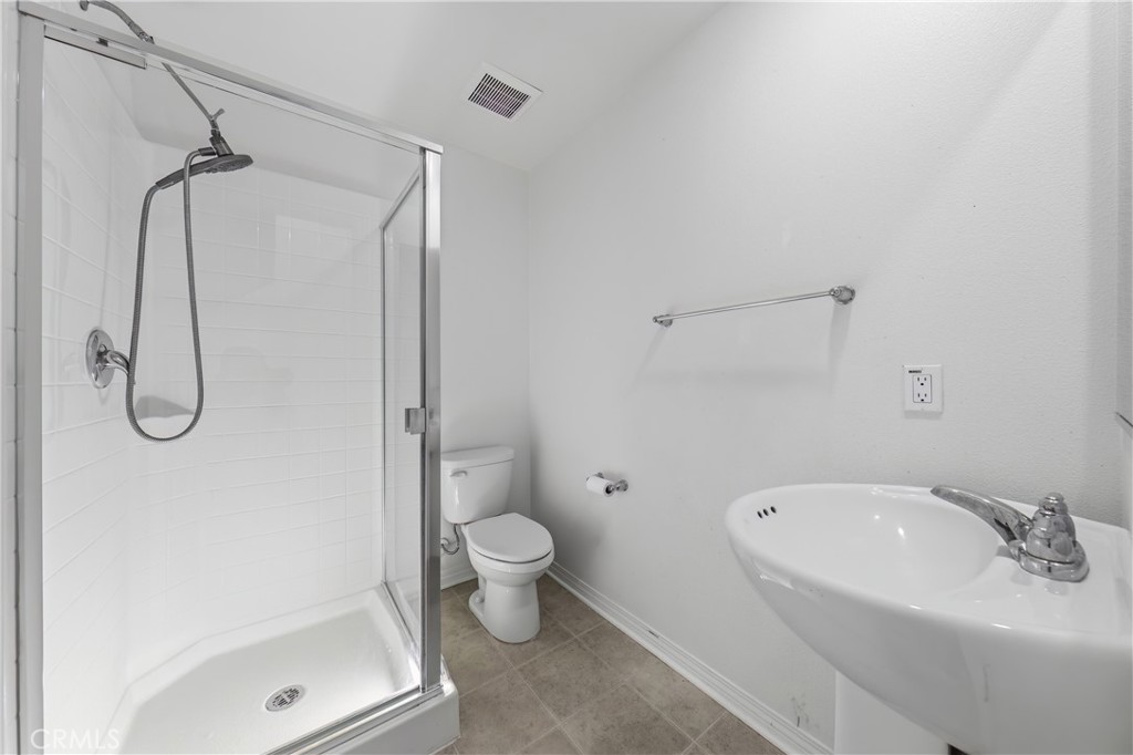 17016 Zion Property Photo 9