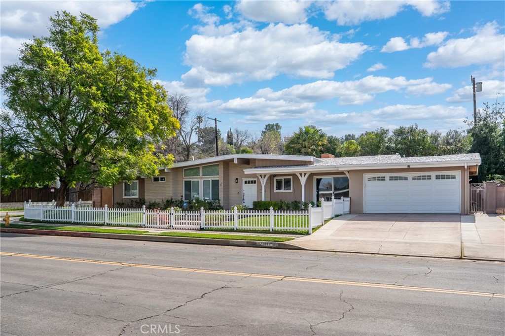 23000 Brenford Street Property Photo 3