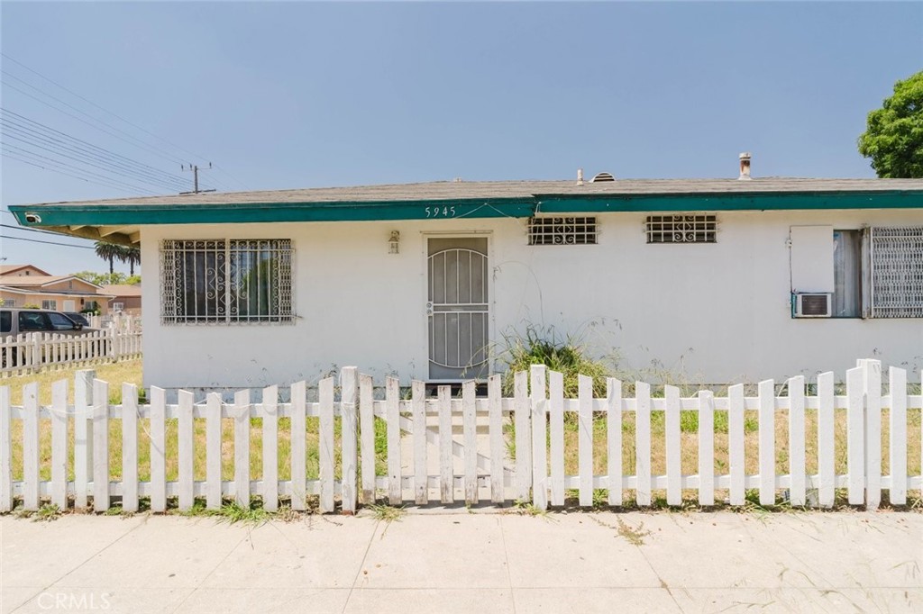5945 S Los Angeles Street Property Photo 1