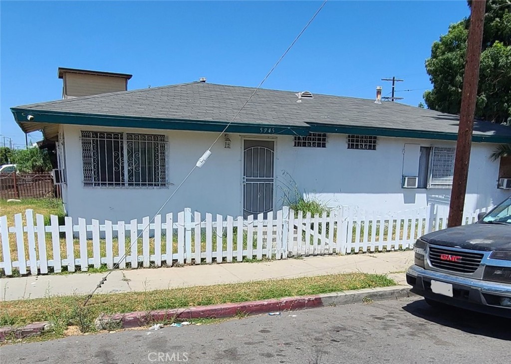 5945 S Los Angeles Street Property Photo 3