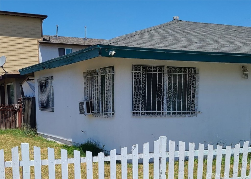 5945 S Los Angeles Street Property Photo 4
