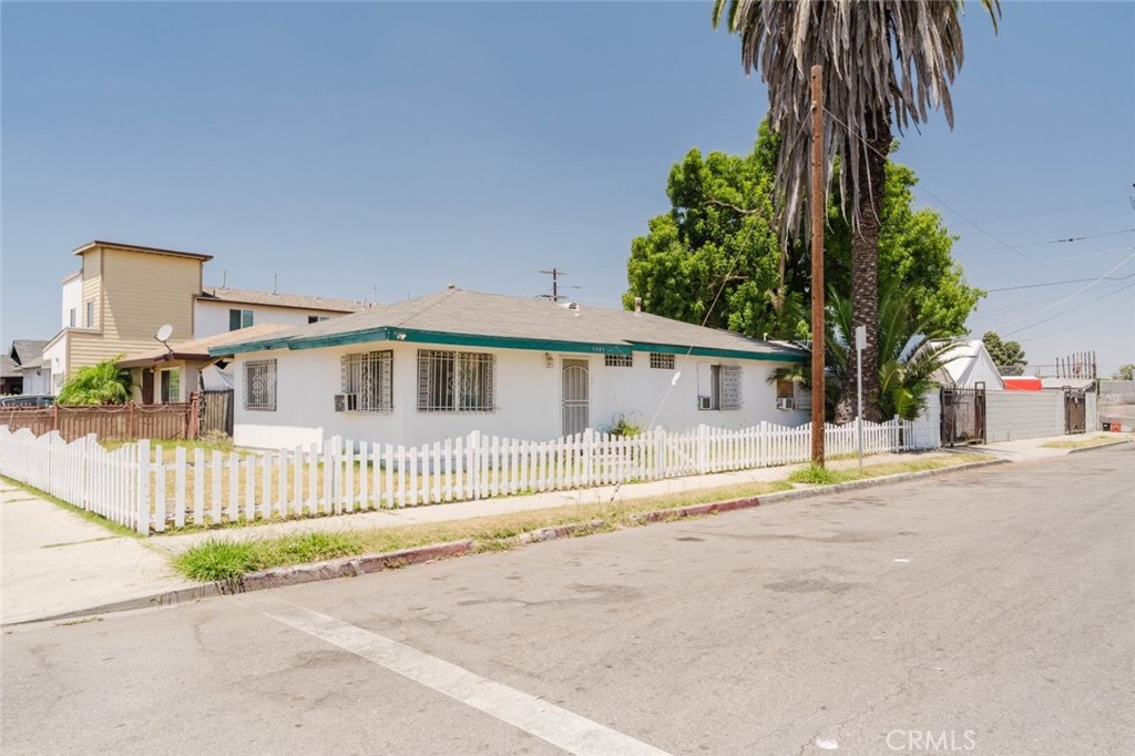 5945 S Los Angeles Street Property Photo 5