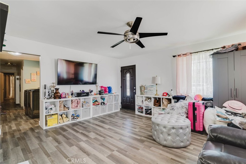 5945 S Los Angeles Street Property Photo 8