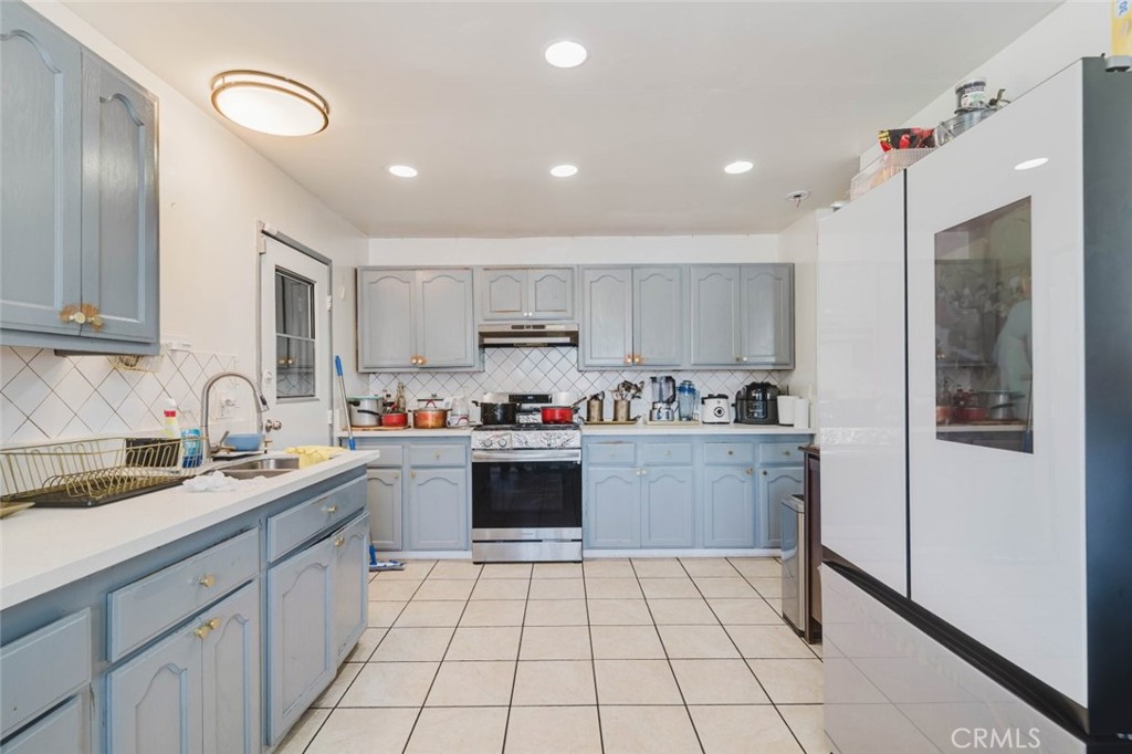 5945 S Los Angeles Street Property Photo 10
