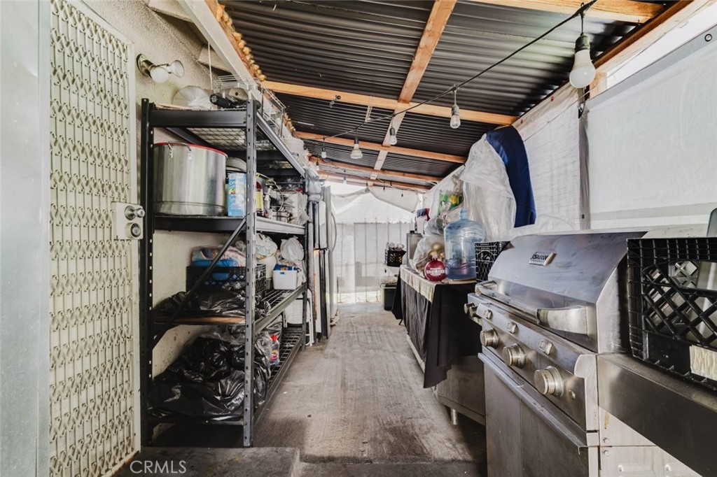 5945 S Los Angeles Street Property Photo 19
