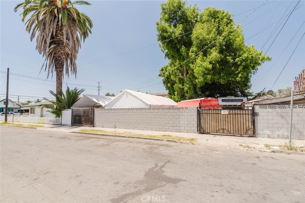 5945 S Los Angeles Street Property Photo 23
