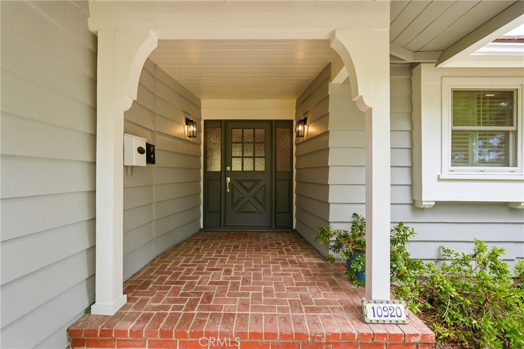10920 White Oak Property Photo 5