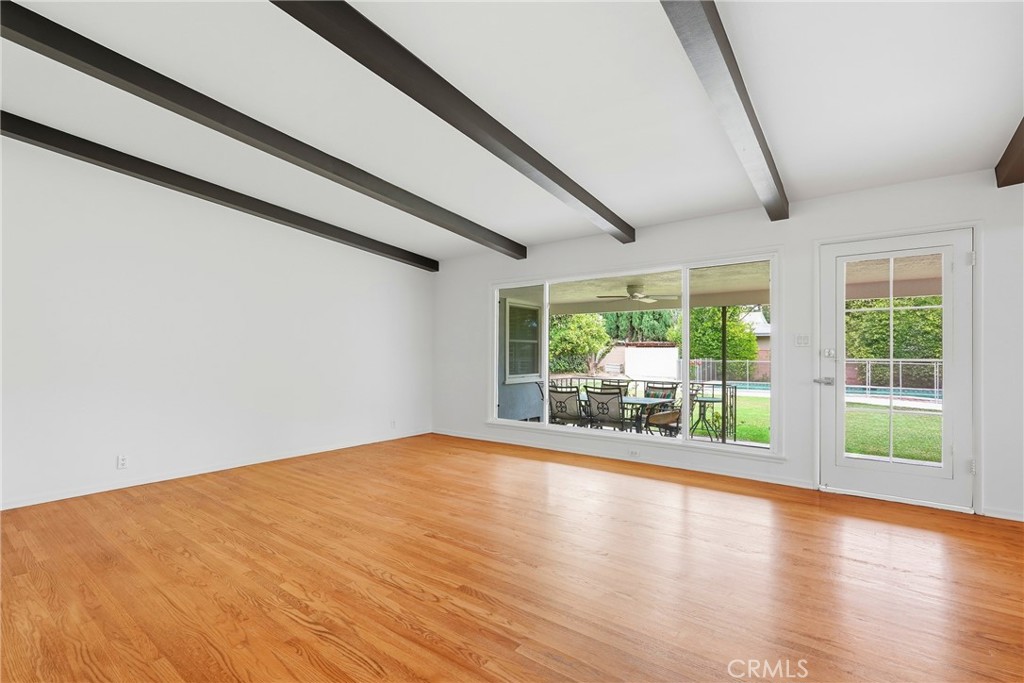 10920 White Oak Property Photo 8