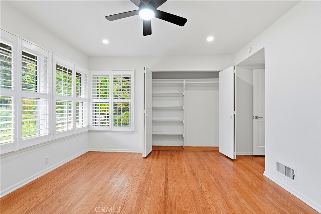 10920 White Oak Property Photo 25