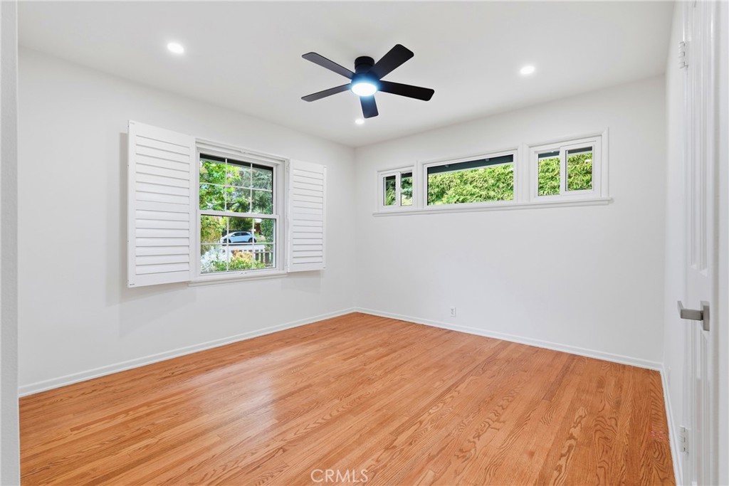 10920 White Oak Property Photo 26