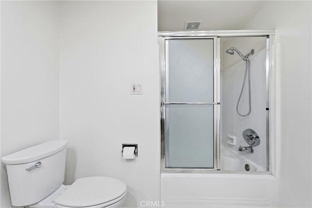10920 White Oak Property Photo 29