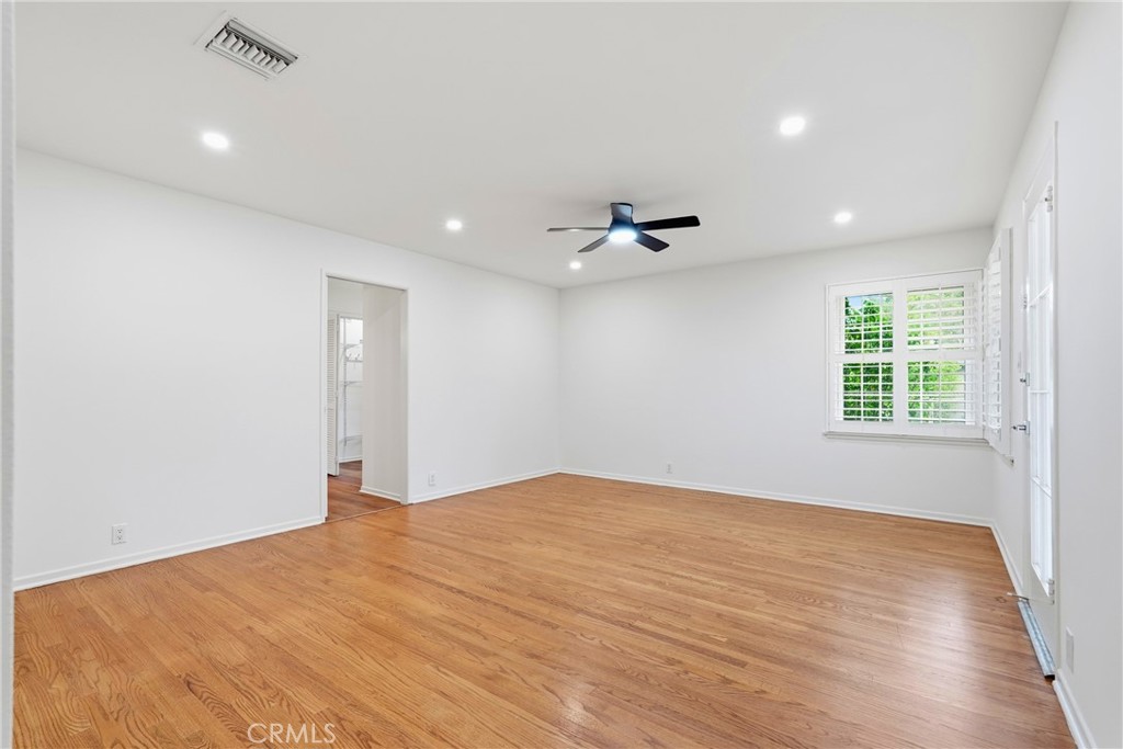10920 White Oak Property Photo 31