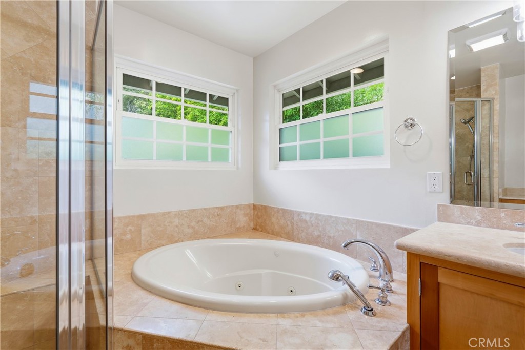 10920 White Oak Property Photo 37