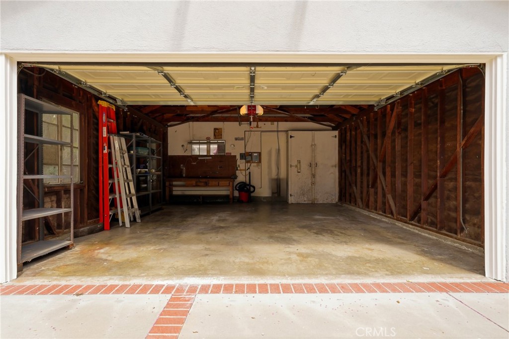 10920 White Oak Property Photo 49