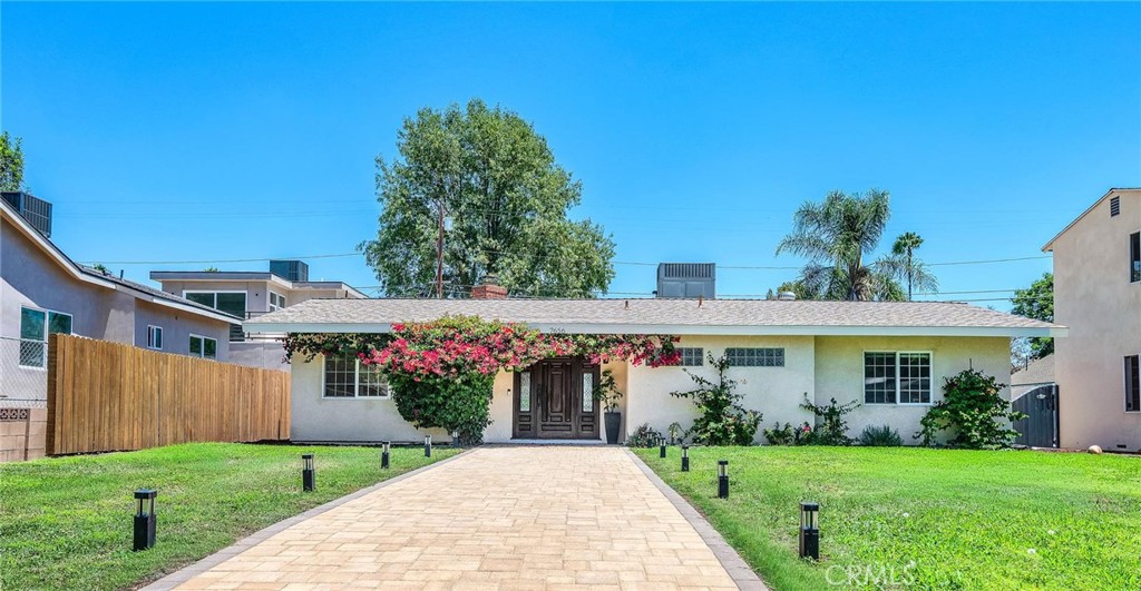 7656 Lasaine Property Photo 3