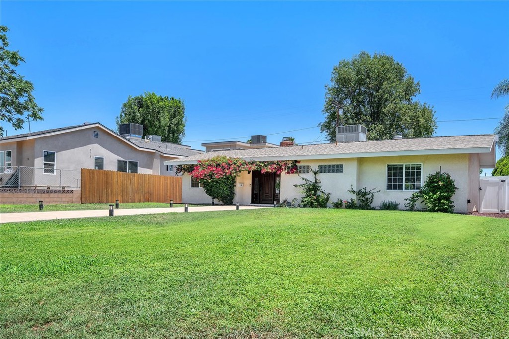 7656 Lasaine Property Photo 4