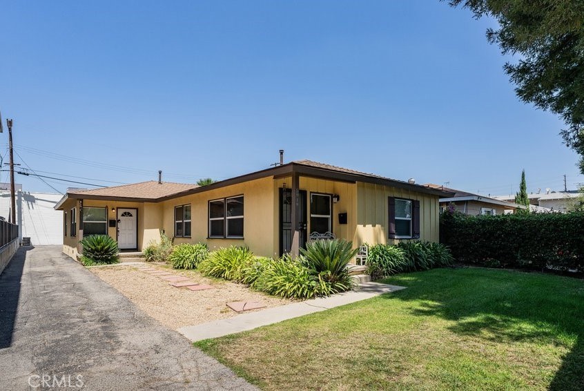 5919 Cedros Property Photo