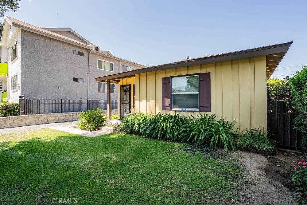 5919 Cedros Property Photo 4