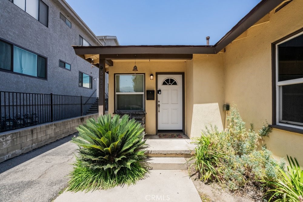 5919 Cedros Property Photo 7