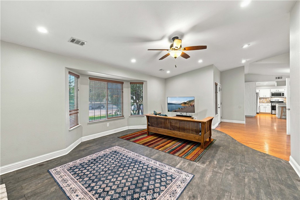 364 Pepper Property Photo 7