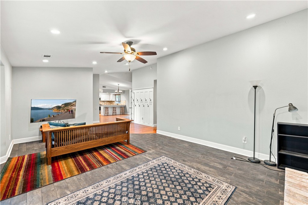364 Pepper Property Photo 8
