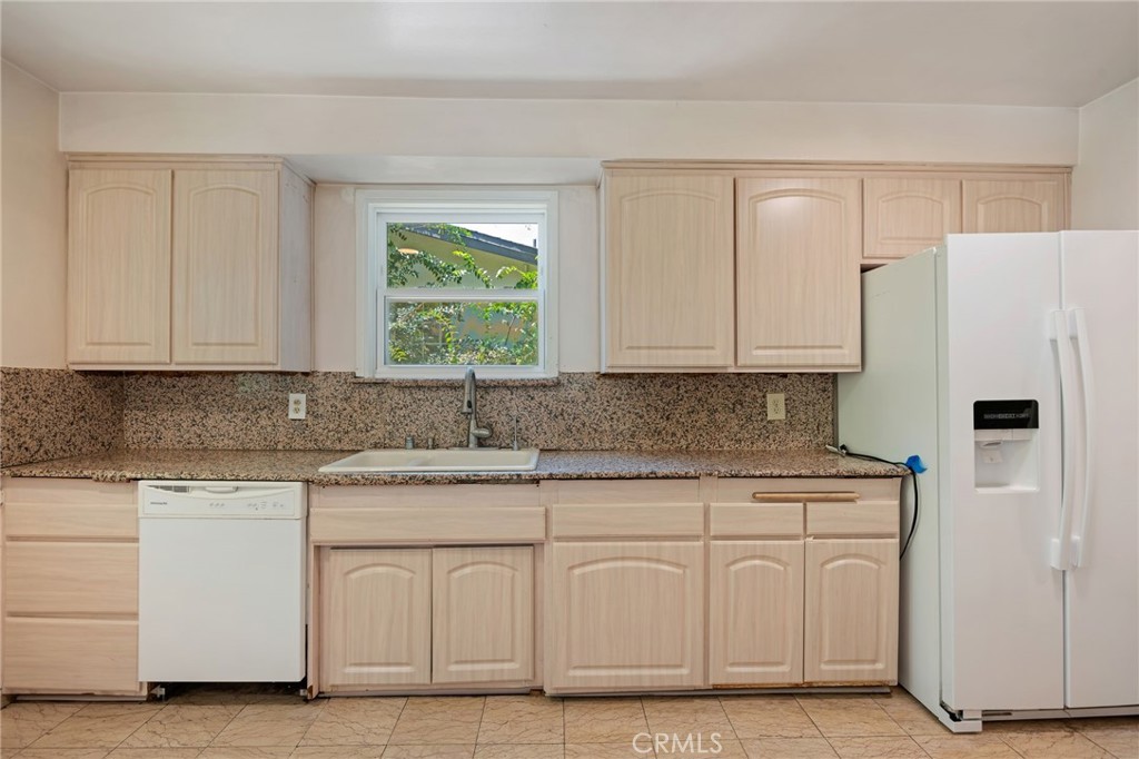 6217 Van Noord Avenue Property Photo 8