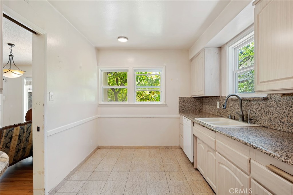 6217 Van Noord Avenue Property Photo 10