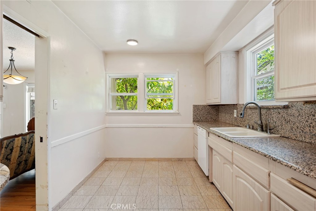 6217 Van Noord Avenue Property Photo 10