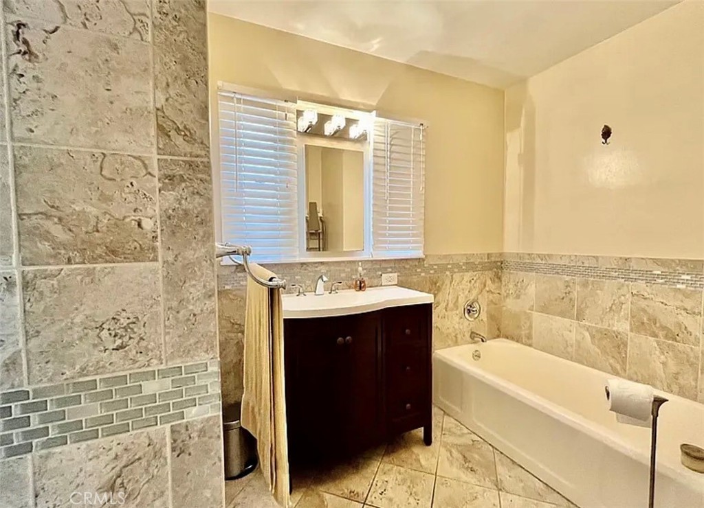 12454 Kling Property Photo 8