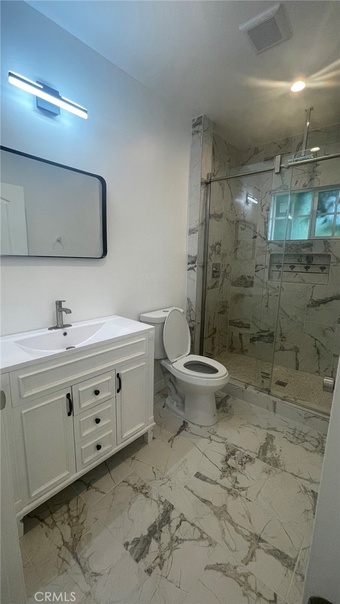 16023 Wyandotte Street Property Photo 8