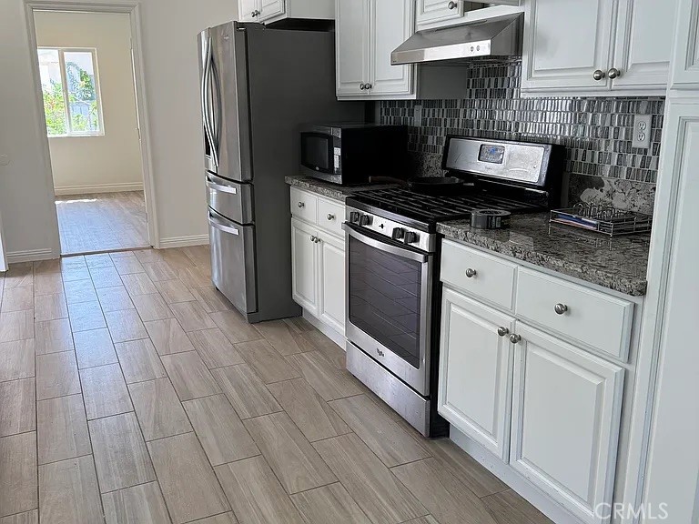 22522 Clarendon Property Photo 4