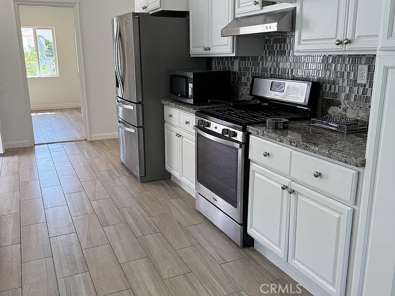 22522 Clarendon Property Photo 7