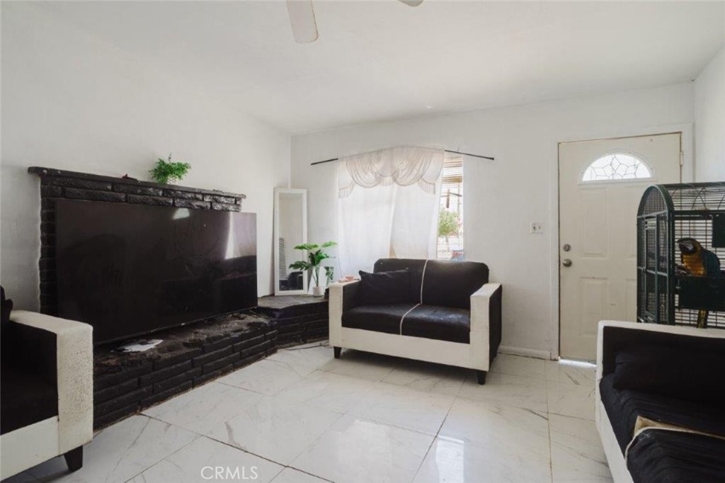 2001 Oak Street Property Photo 4