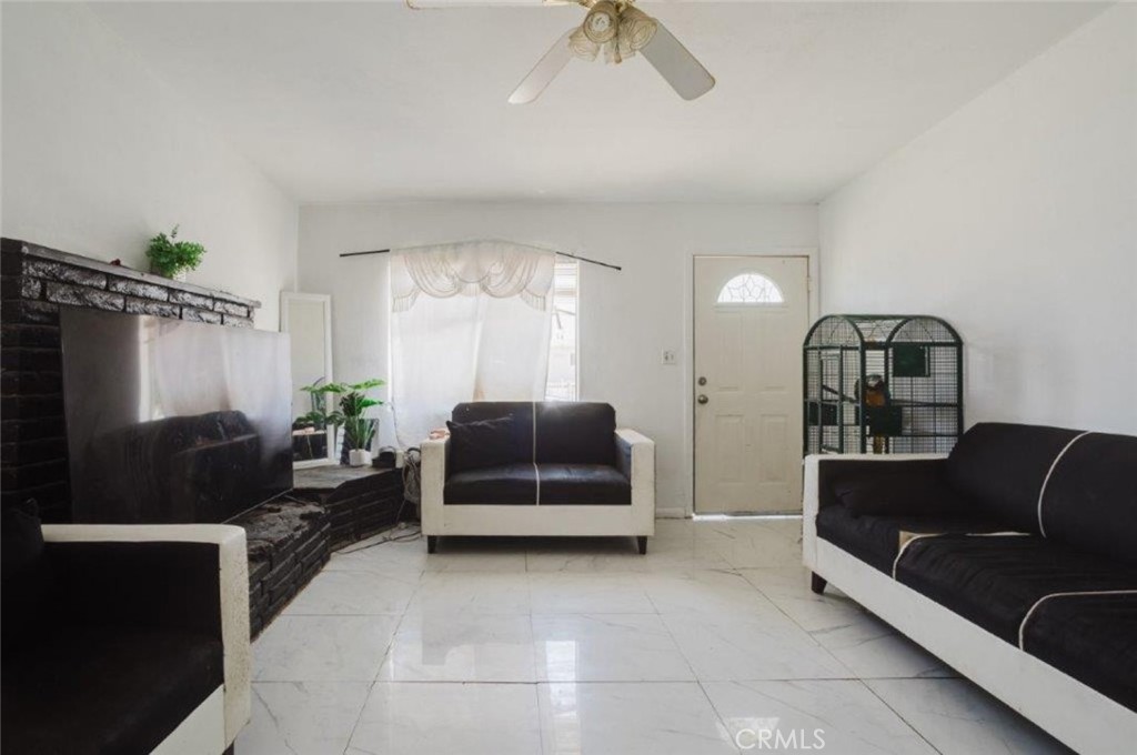2001 Oak Street Property Photo 5