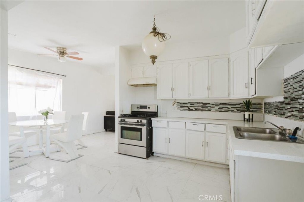 2001 Oak Street Property Photo 6