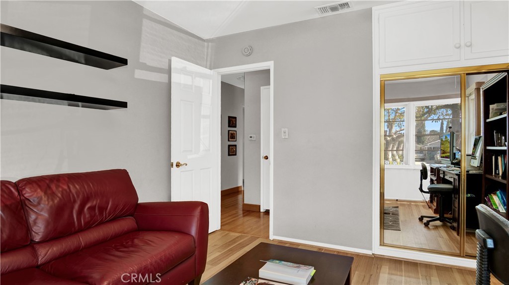 5734 Norwich Property Photo 8
