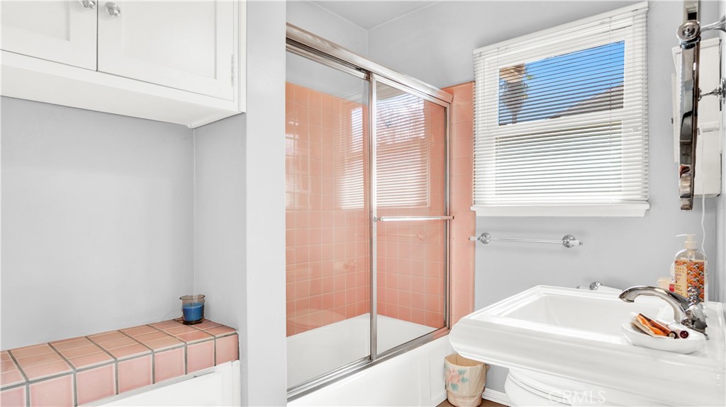 5734 Norwich Property Photo 9