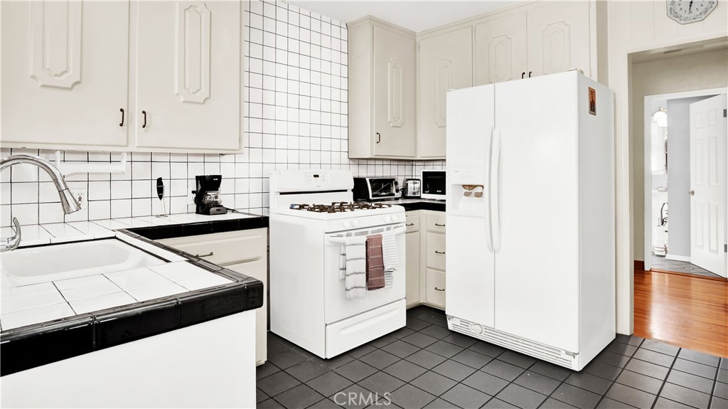 5734 Norwich Property Photo 15