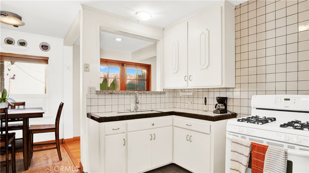 5734 Norwich Property Photo 16