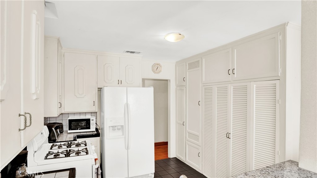 5734 Norwich Property Photo 17