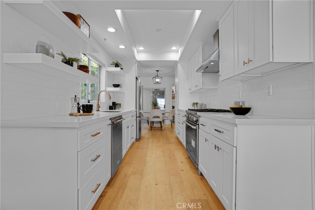 1871 Greenfield Avenue 102 Property Photo 6