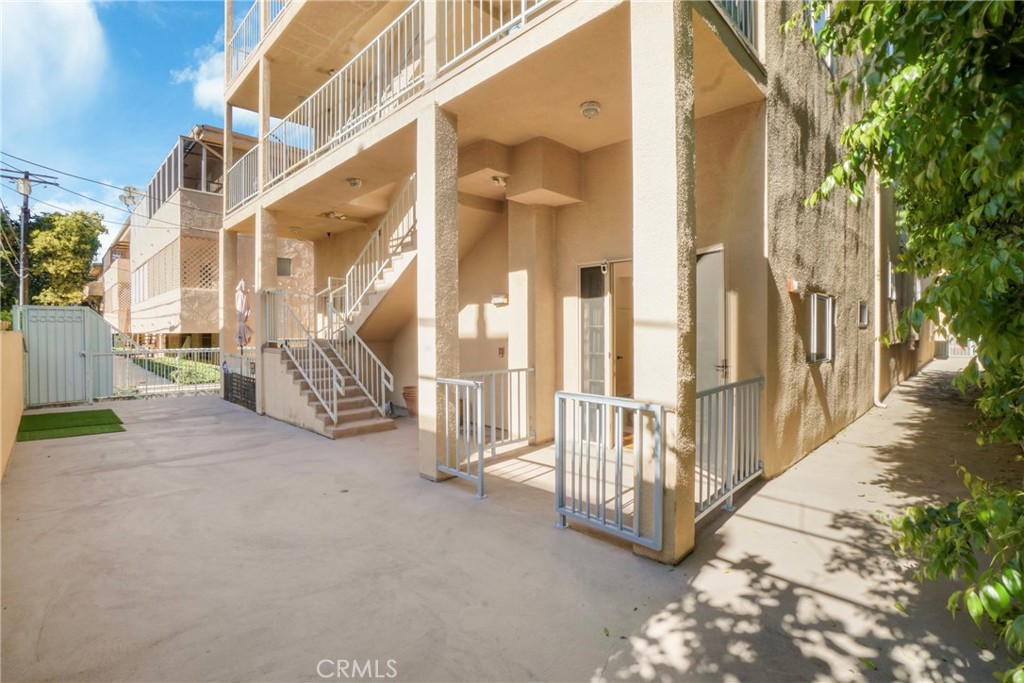1871 Greenfield Avenue 102 Property Photo 20