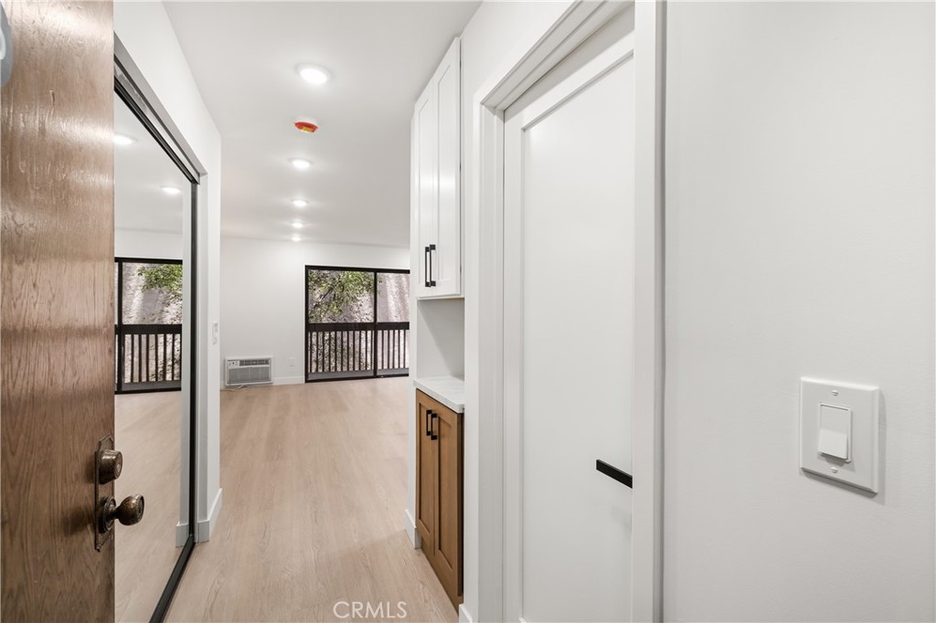 22100 Burbank 250f Property Photo 1
