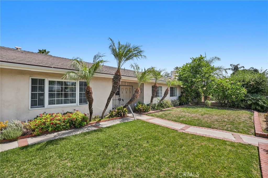 22427 Vanowen Property Photo 5