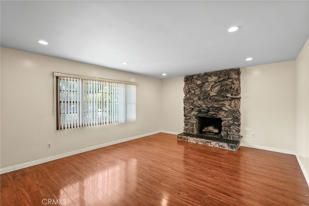 22427 Vanowen Property Photo 9