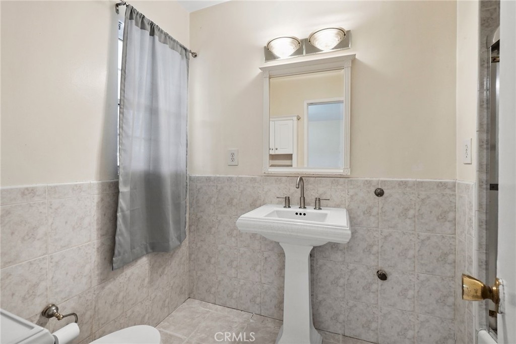 22427 Vanowen Property Photo 28
