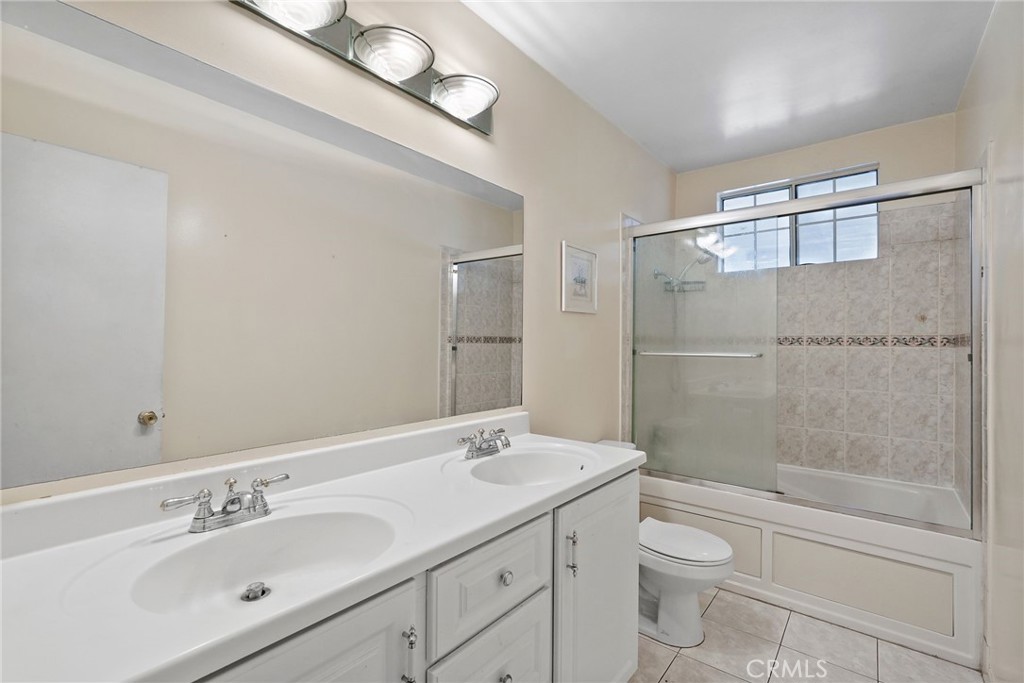 22427 Vanowen Property Photo 31